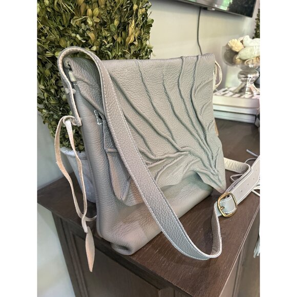 Loriano Tolaini Leather Crossbody Flap Bag Grey - Picture 3 of 13